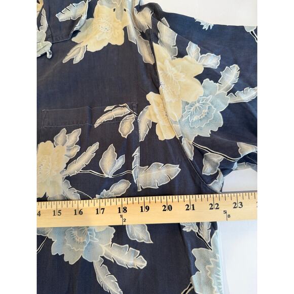 Tommy Bahama 100% Silk Hawaiian Shirt M Blue Cream Floral Aloha Island Resort - Picture 4 of 7